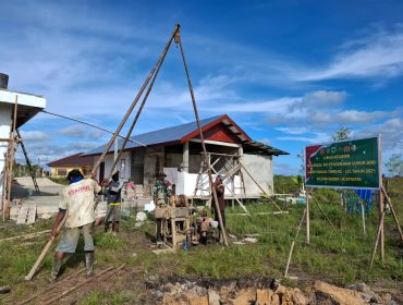 Satgas TMMD Kodim 1803/Fakfak Wujudkan Impian Warga Miliki Sumur Bor, (Foto: EM/AZT).