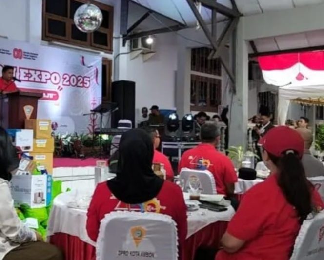 
					DPRD Kota Ambon Salurkan 100 Paket Sembako untuk Anak Yatim dan Janda