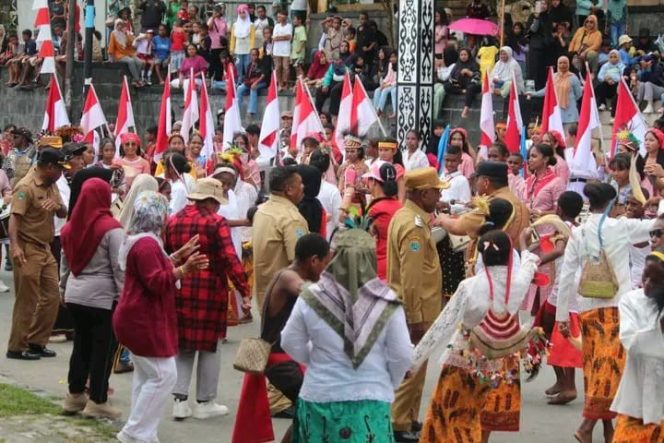 
					Siswa Don Bosco Berani Tanya Pejabat Soal Seragam Gratis di Tengah Karnaval