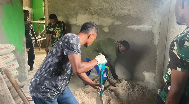 TMMD ke-125 Kodim 1803/Fakfak: Bukti Nyata Sinergi TNI dan Rakyat lewat Perehapan Rumah Warga, (Foto: EM/AZT).