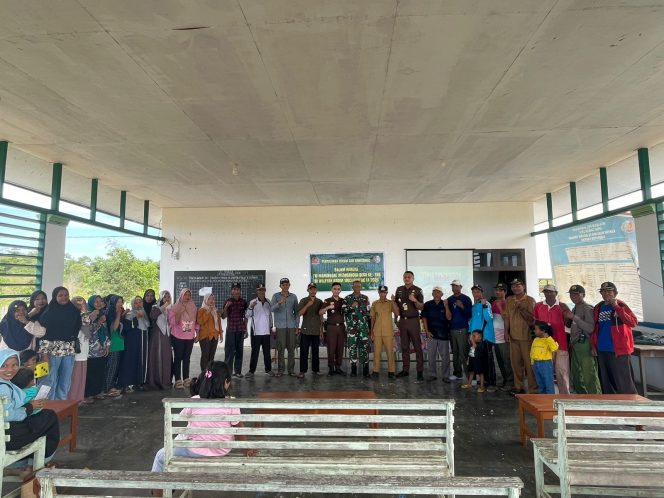 
					Satgas TMMD Ke-125 Gelar Penyuluhan Hukum dan Kamtibmas di Distrik Tomage, (Foto: EM/AZT).