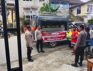 Semarak Kemerdekaan, Polres Fakfak Ringankan Beban Warga Lewat Pangan Murah, (Foto: EM/AZT).