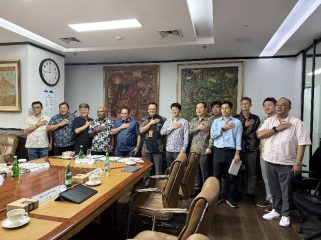 Foto Bupati dan Wakil Bupati Fakfak Bersama Investor Korea (PT STM Agro Energi Korea dan PT Samindo Resources Tbk)