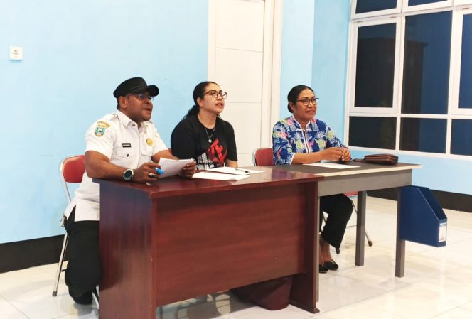 
					Wakapolres Fakfak Pimpin Panitia Turnamen Sepak Bola Wanita HUT ke-125 Kota Fakfak, (Foto: EM/Alfan Ibrahim).