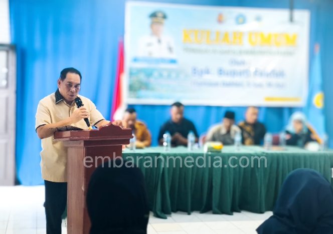 
					Ayam Jatuh Dari Tangan Bupati Samaun, Lahirkan Kebijakan Baru Soal Beasiswa Mahasiswa Fakfak