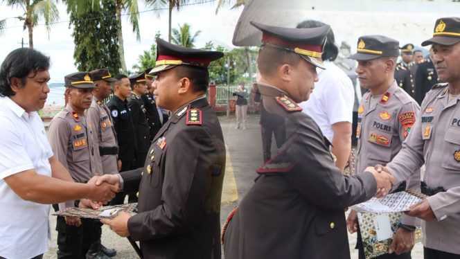 
					Polres Fakfak Gelar Upacara Hari Kesaktian Pancasila, 57 Personel Terima Penghargaan
