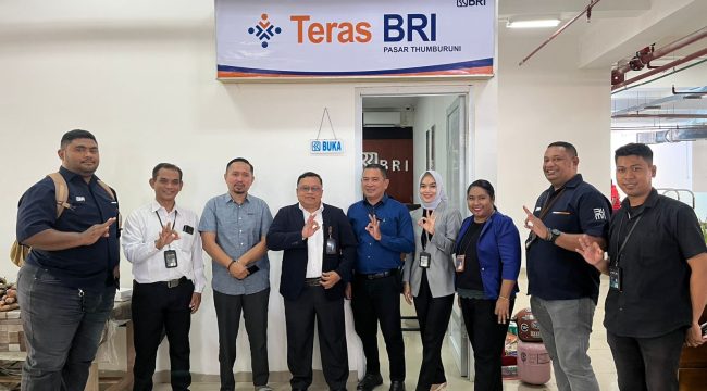 BRI Cabang Fakfak resmikan Teras BRI di Pasar Thumburuni, permudah akses layanan keuangan dan dorong transaksi digital bagi pelaku UMKM, (Foto: EM/AZT).