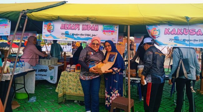 Kue Sifon Pala, Inovasi Manis yang Harumkan Festival Kota Pala Fakfak, (Foto: EM/AZT).