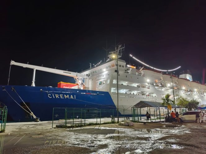 
					KM Ciremai Angkut 500 Penumpang di Tengah Krisis Pelayaran