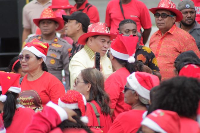 
					Ribuan Warga Fakfak Padati Pawai Santa Claus, Bupati Ingatkan Makna Natal dan Kebersihan Kota