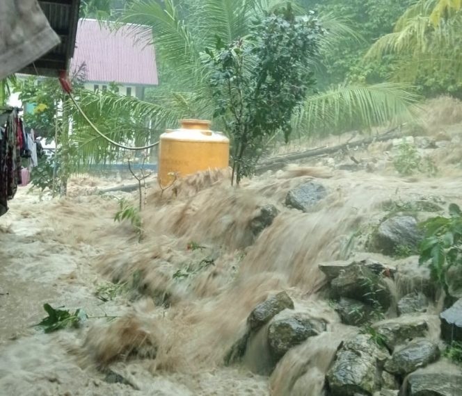 
					Kampung Wefra Terendam Banjir, Distrik Furwagi Koordinasi Penyelamatan