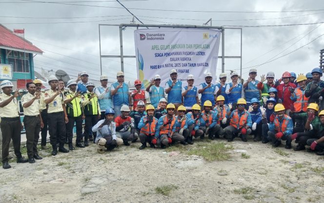 
					Jelang Natal & Tahun Baru 2026, PLN UP3 Fakfak Tegaskan Seluruh Personel Siap Amankan Listrik, (Foto: EM/Ramli Rumbati-Alfan Ibrahim Rahakbauw).