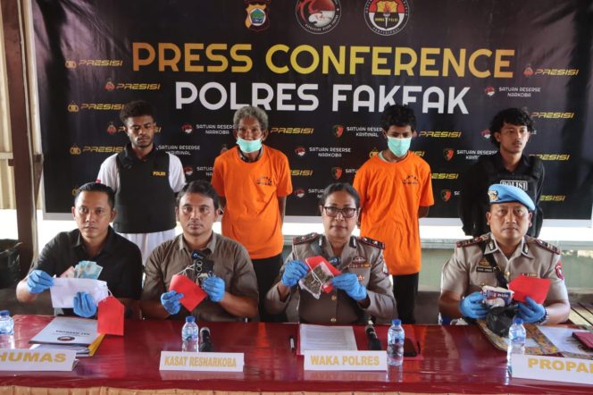 
					Tak Ada Ruang Narkoba: Polres Fakfak Ungkap Kasus Ganja dan Miras Ilegal