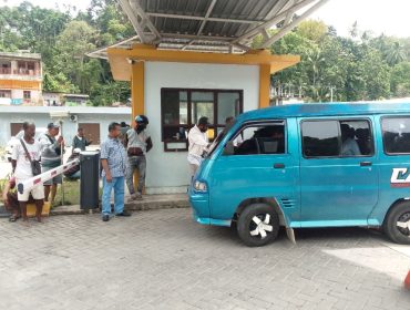 Perindag Fakfak akan menerapkan sistem portal retribusi kendaraan di Pasar Tumburuni mulai 2026 guna meningkatkan PAD dan pengelolaan pasar yang transparan, (Foto: EM/Zulkifli Rohrohmana).