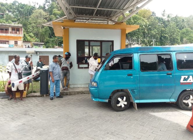 
					Perindag Fakfak akan menerapkan sistem portal retribusi kendaraan di Pasar Tumburuni mulai 2026 guna meningkatkan PAD dan pengelolaan pasar yang transparan, (Foto: EM/Zulkifli Rohrohmana).
