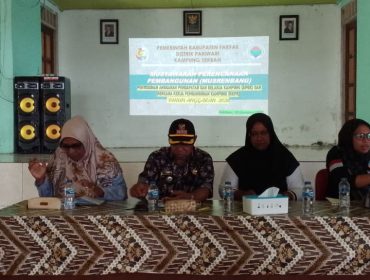 Musrenbang Kampung Sekban tetap digelar meski di tengah efisiensi anggaran. Kepala Distrik Pariwari menegaskan pembahasan fokus pada kebutuhan riil masyarakat kampung, (Foto: EM/Zulkifli Rohrohmana).