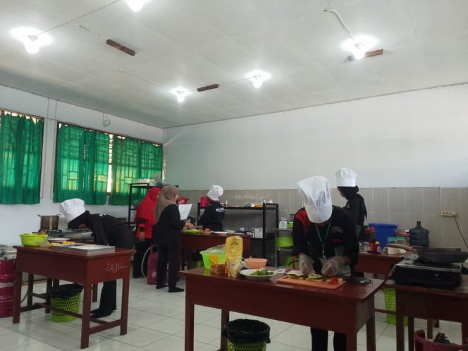 
					Didukung Pupuk kaltim, Jurusan Kuliner SMK Yapis Fakfak Gelar UKK Perdana