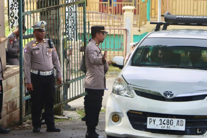 
					91 Personel Polri Siaga, Pelantikan Kepala Kampung di Fakfak Aman dan Tertib