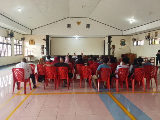 Puluhan Aktivis Aundiensi di Polres Fakfak, Minta Penanganan Kasus Narkoba Tuntas, (Foto: EM/Zulkifly Rohrohmana).