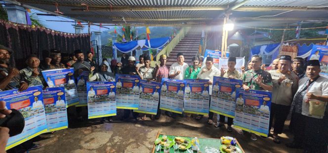 
					Di Momentum Sakral Masjid Tua Patimburak, Bupati Fakfak Publikasikan 1.000 Kalender Musim Pala