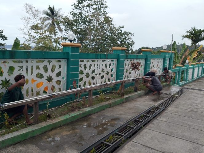 
					Ramadhan 1447 H di Depan Mata, Panitia dan Remaja Masjid Baitul Makmur Fakfak Bergerak Bersihkan Masjid