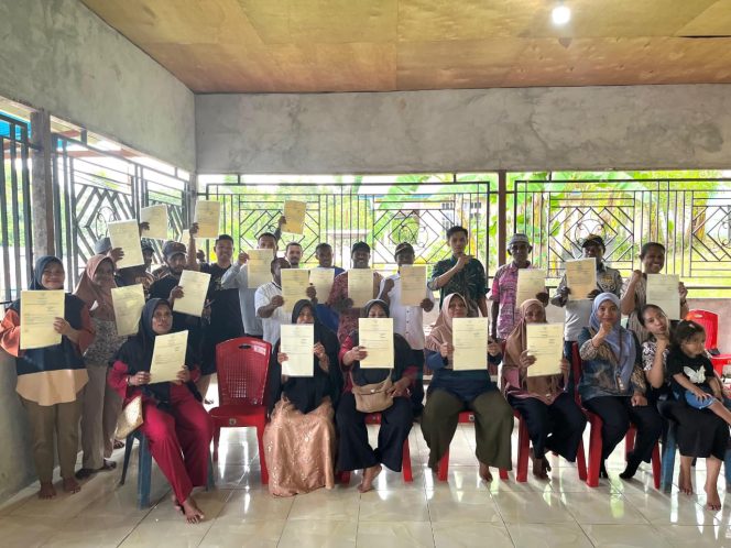 
					113 Sertipikat PTSL Diserahkan di Kampung Sukuru Tuare Fakfak, Warga Dapat Kepastian Hukum Tanah