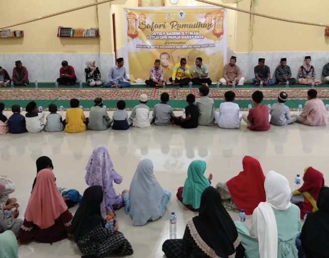 
					Safari Ramadhan Ortis F. Sagrim: Santuni Anak Yatim dan Santri, Pesan Solidaritas Menggema di Papua Barat Daya