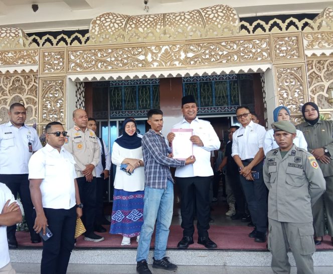 
					Wagub Abdullah Vanath Temui Massa Demo Gunung Botak, Pemuda Desak Transparansi Tambang