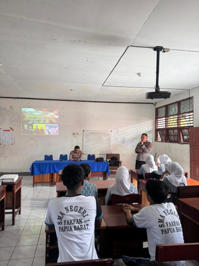 
					Rekrutmen Polri 2026 Disosialisasikan di SMAN 1 Fakfak, Siswa Didorong Persiapkan Diri